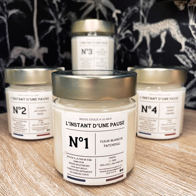 Bougie signature N°1, inspirée de La Vie est Belle – Élégance et parfum irrésistible