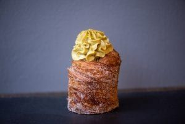 PISTACHIO CRUFFIN