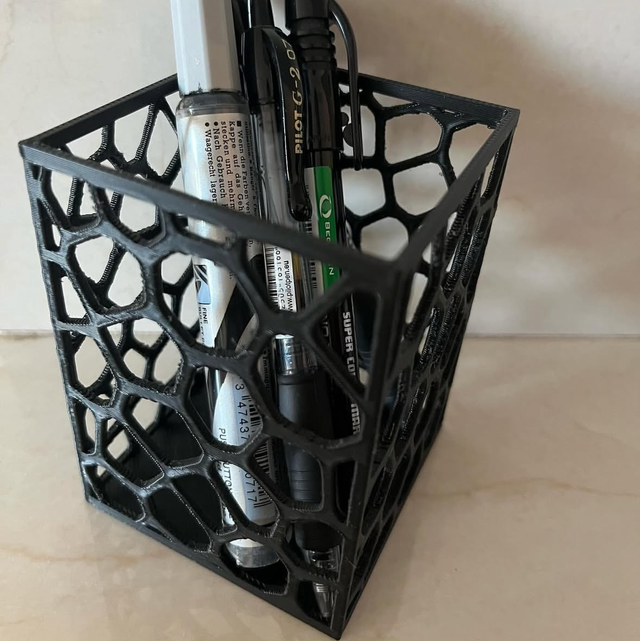 Voronoi Pencil Holder