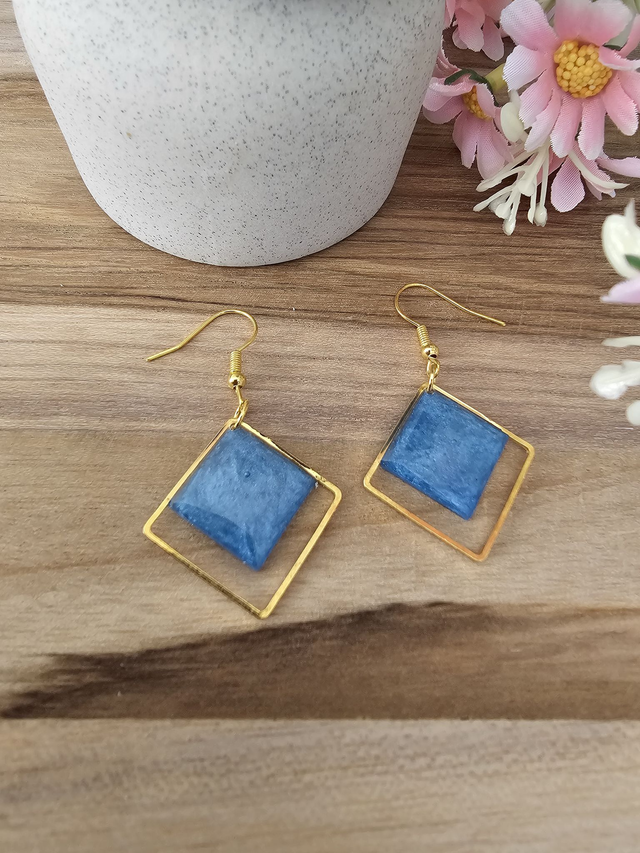🟨​Boucles d’oreilles &quot;Carré d&#039;Or&quot; – Résine Givrée &amp; Laiton Doré🟨​