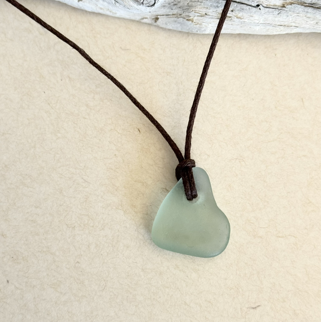 Collier Trésor marin cordon vert clair 