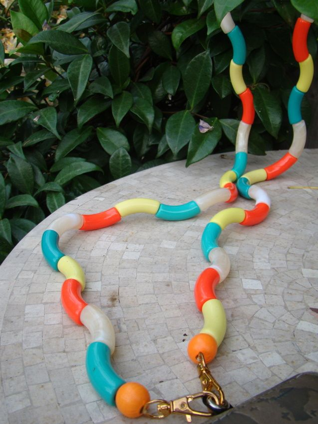 Bijou de téléphone perles tubes Phlorosent Naaranguee