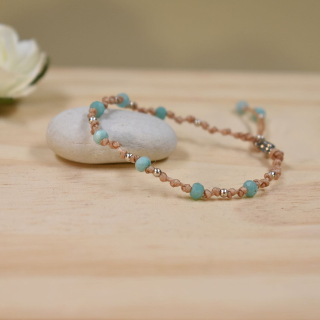 Bracelet chakra de la gorge en Amazonite et fil sable