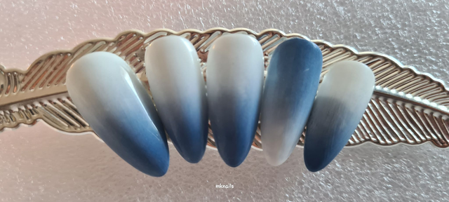 Blue and White (brillant) 22 Presson&#039;s