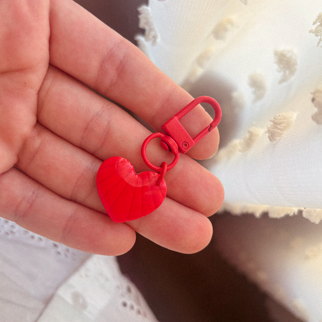 Charm's - cœur strillé rouge