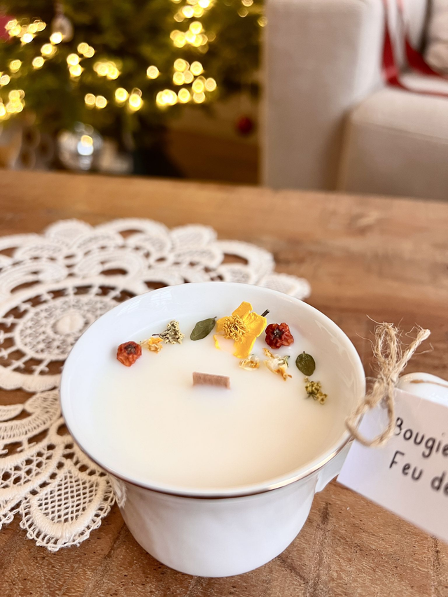 đ Bougie Feu de bois - tasse Ă cafĂ© "lĂ©ger relief et liserĂ© or"