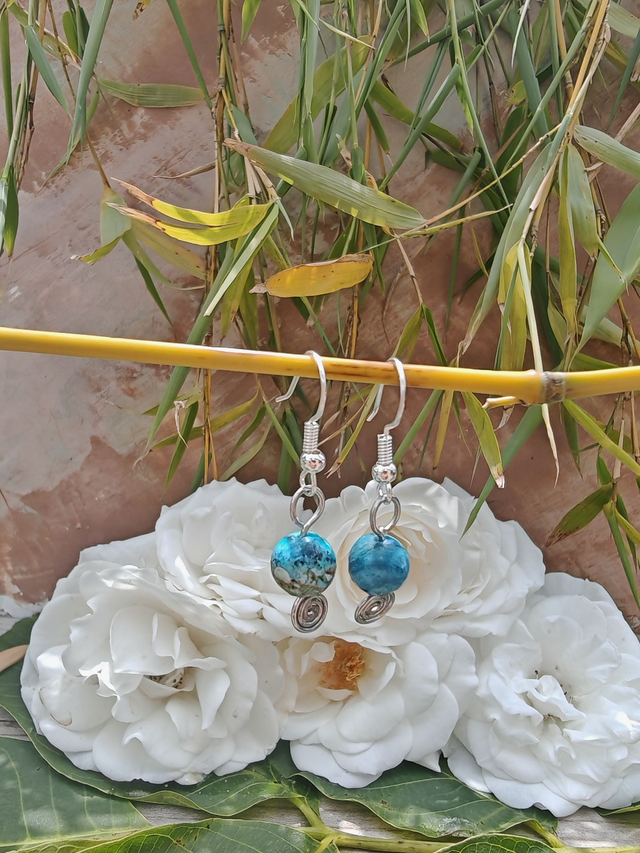 Spirales, boucles d&#039;oreilles en opales bleue