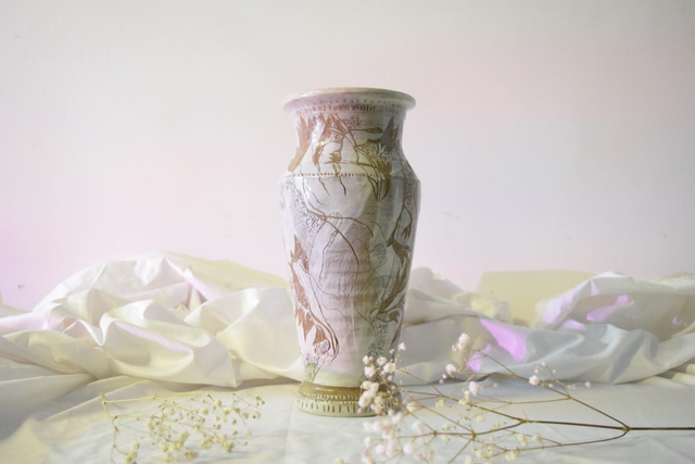 Vase offrir et cueillir des fleurs 