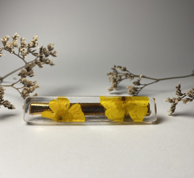 Barrette simple bouton d’or 