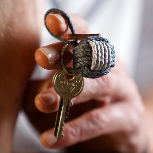 PORTE-CLE POMME DE TOULINE BI-COLORE