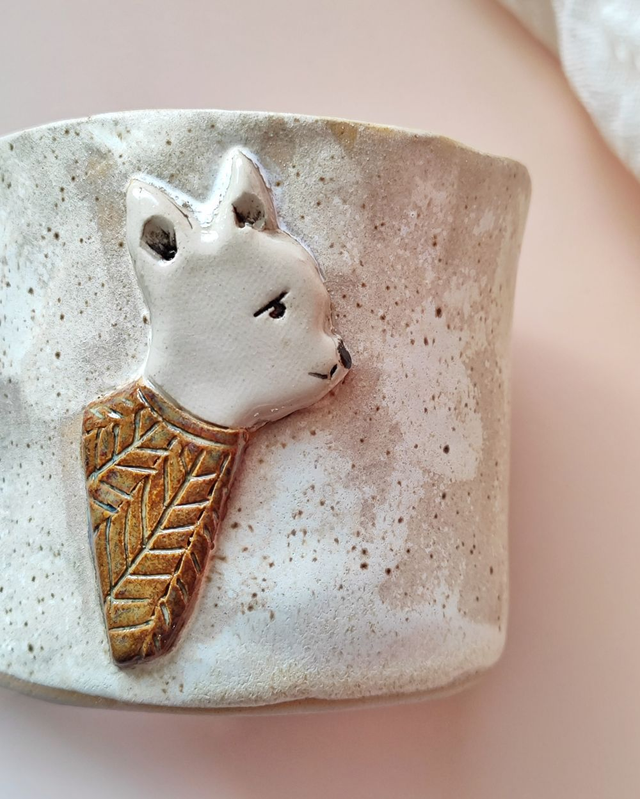 Kubek ceramiczny z chihuahuą – matowy, ręcznie robiony