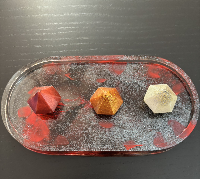 PLATEAUX AVEC 3 DIAMANTS EN RÉSINE  