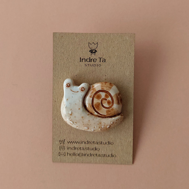 Funny Snail Pin - Slug clay brooch - Clay snail pin - Potter snail brooch - Snail Mail pin - Slug jewel - Gardener pin