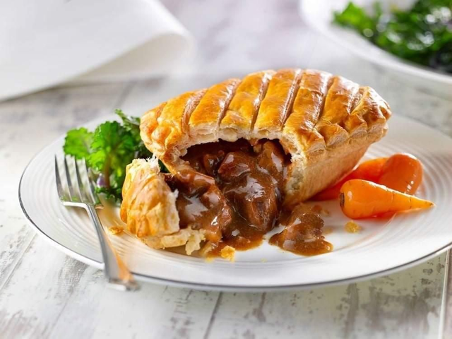 Jumbo Steak &amp; Kidney Pie - 300g Ready Cooked -no stock-del due between 6th and 11th Feb
