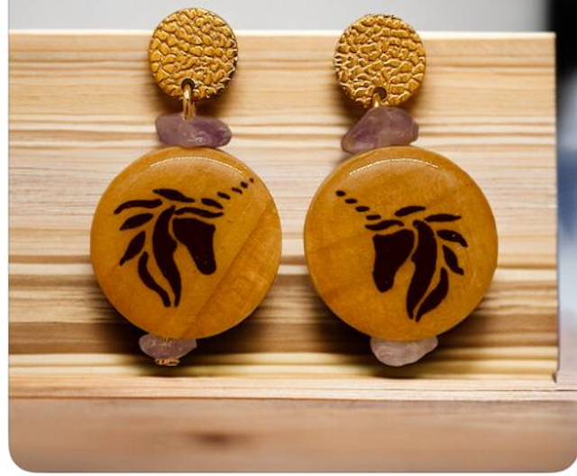 Les boucles en bois et métal