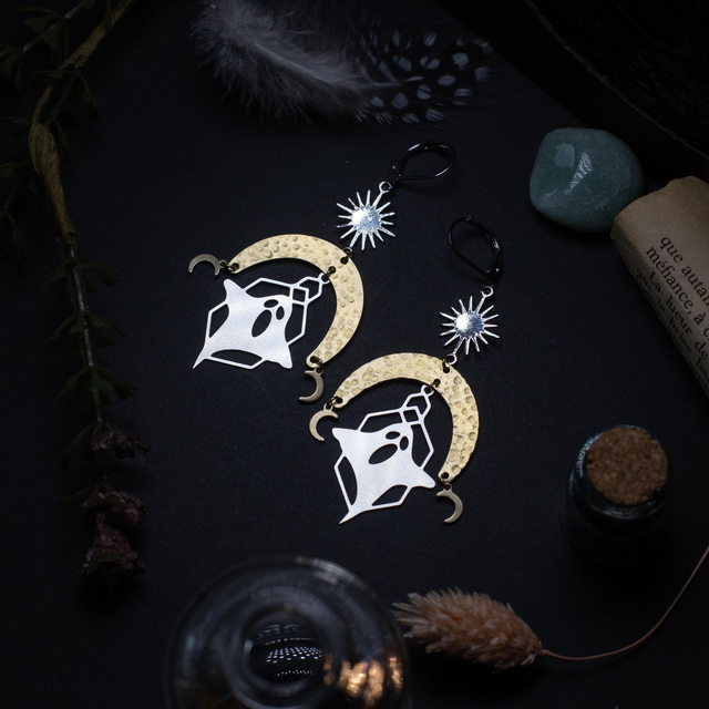 "moonghost" boucle d'oreille fantôme 