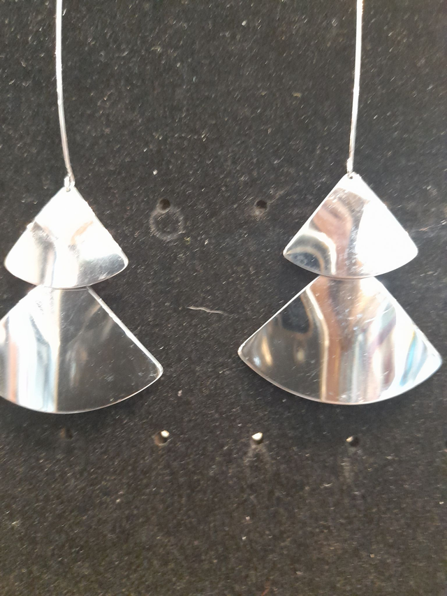 Pendientes largos doble triángulo