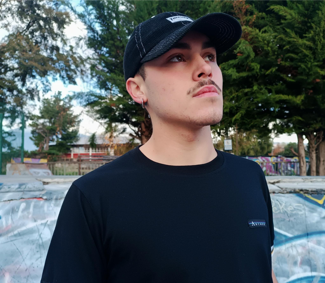 Polera Regular Fit Manga Corta Negra