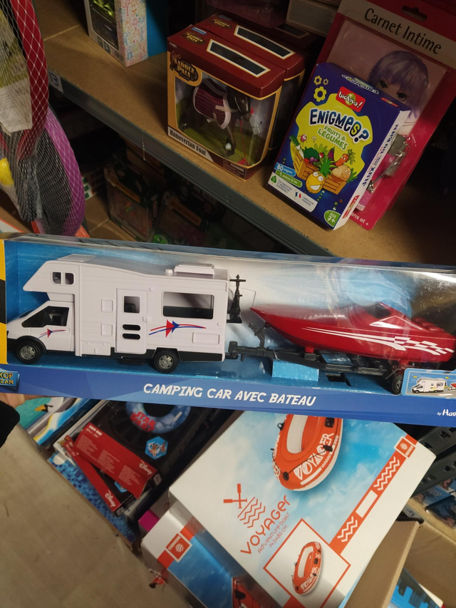 CAMPING CAR AVEC BATEAU