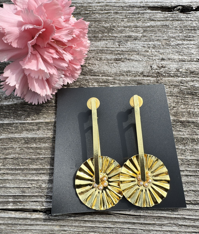 Pleated disc earrings 