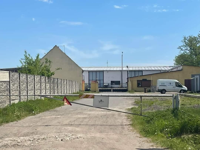 Czmoniec - Sprzedam działkę z halą  i magazynami.