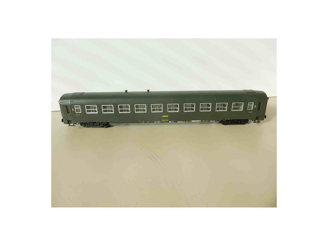 voiture UIC verte 2cl B9c9 Europolitrains 220241 H0