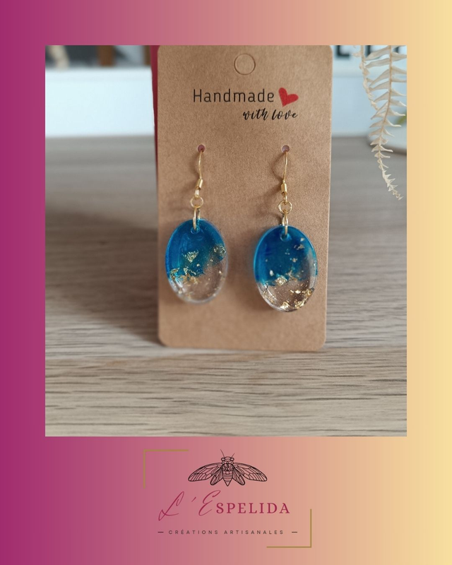 Gouttes ovales bleues, transparentes et feuilles d'or