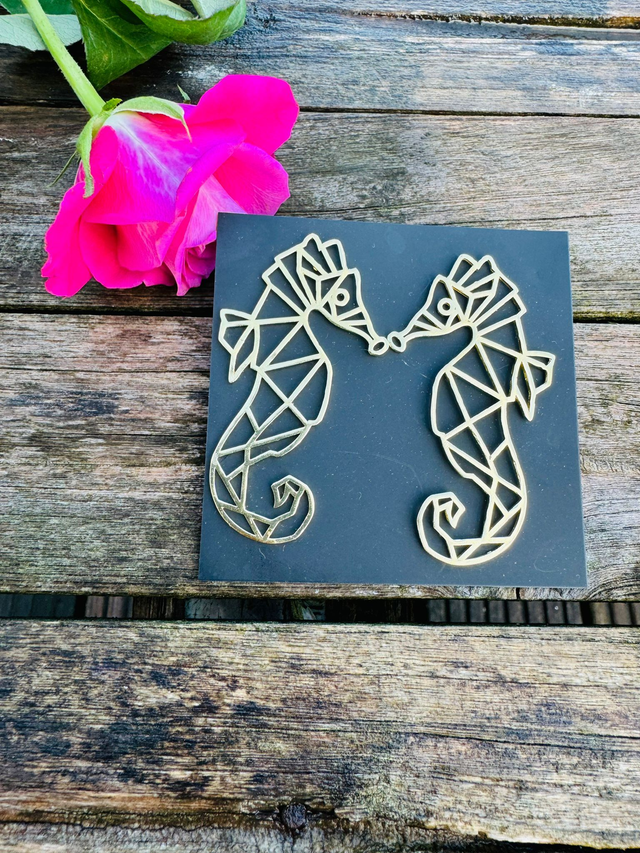 Seahorse earrings - brass