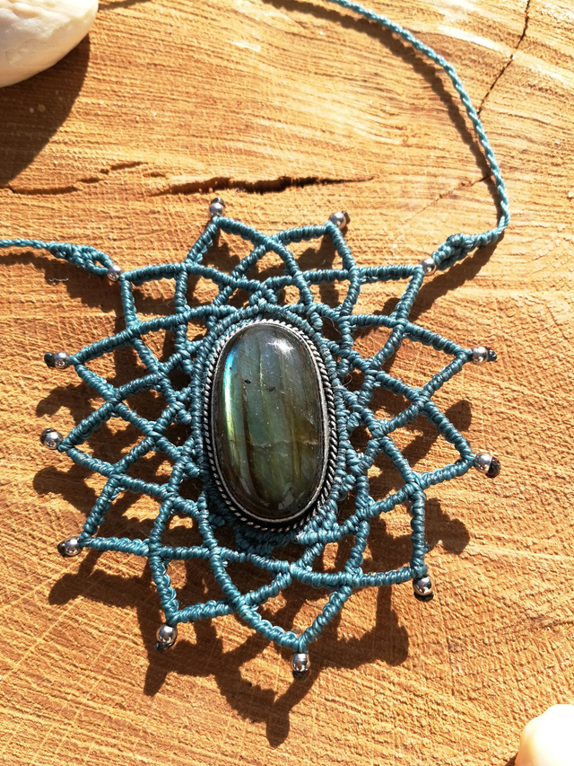 Collier micro-macramé Mandala