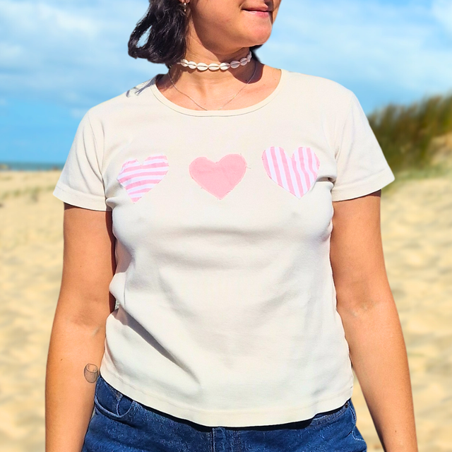 T-shirt upcyclé patchwork cœurs – Taille S M