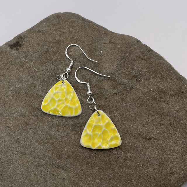 Yellow crackle triangle danglies