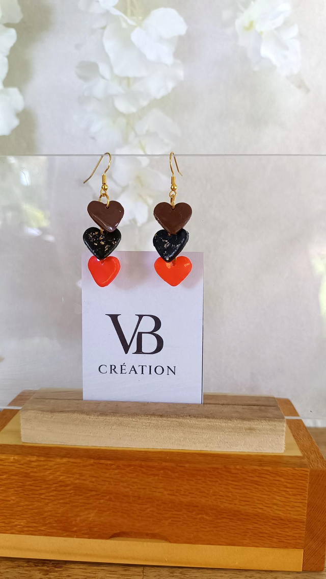 Boucles d'oreilles trio coeurs corail marrons noires dorées