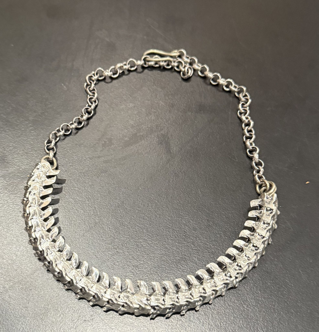 2626001 1 VERTEBRA CHOCKER / WHITE BRASS SILVER PLATED 