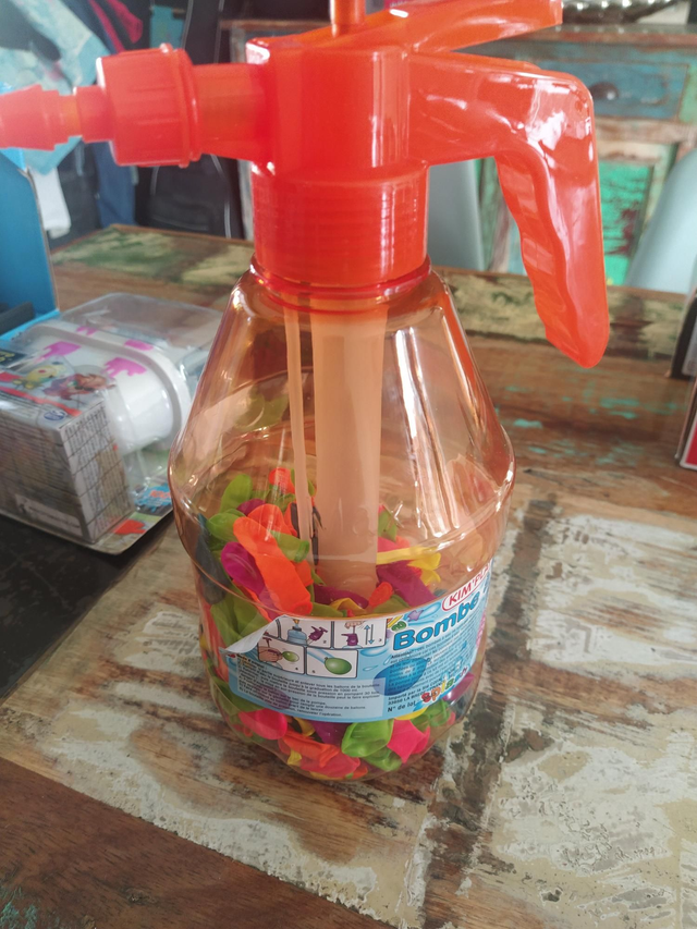 BOMBES A EAU KIM PLAY