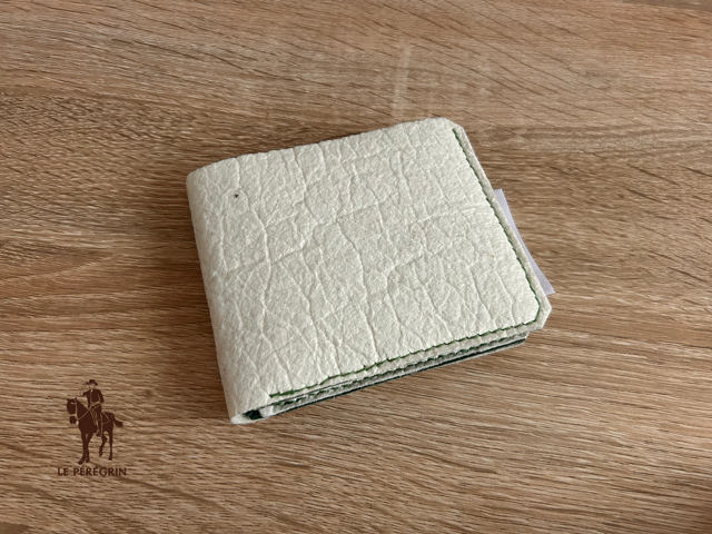 Portefeuille en Piñatex - Alternative vegan au cuir - Coloris « Vert amazone » et « Blanc » - Fabriqué à la main en France