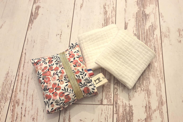 Pochette, étui à mouchoirs avec 3 mouchoirs