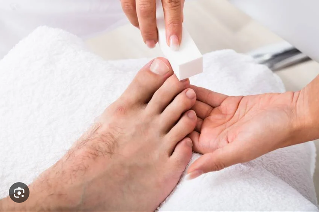 BEAUTE DES PIEDS POUR HOMMES