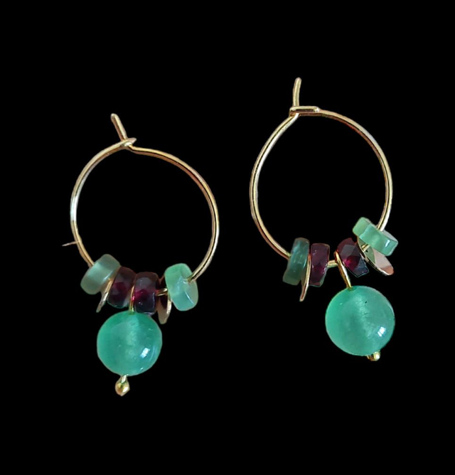 Créoles en métal dorées à l&#039;or fin avec pierres Aventurine, Grenat bordeaux et mini sequins ronds en acier inoxydable