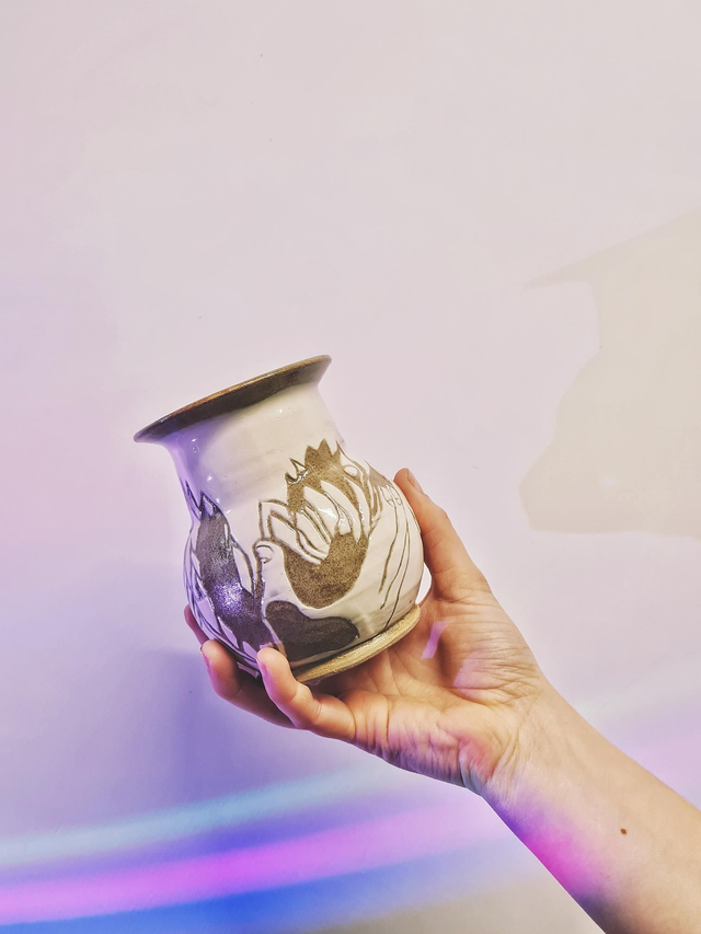 Vase offrir et cueillir des fleurs