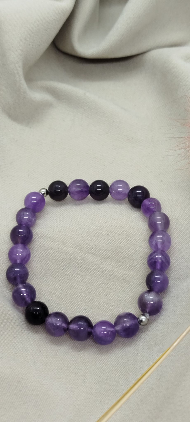 N° 361. Bracelet 16 cm en pierres naturelles de 8 mm (améthyste). 