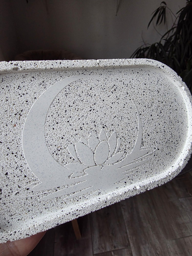 Tablette lune et fleur de lotus 