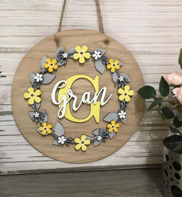 20cm oak veneer floral circle 