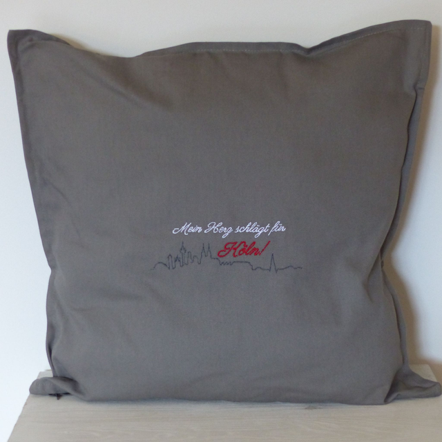 Kissenhülle grau „Mein Herz schlägt für Köln!“