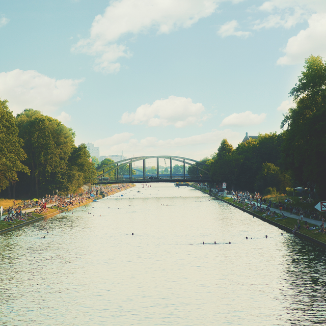 Brücke über den Kanal