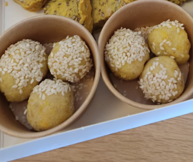 Boulettes de fonio salée aux graines