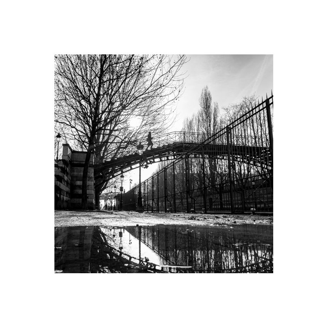 Une femme sur le pont