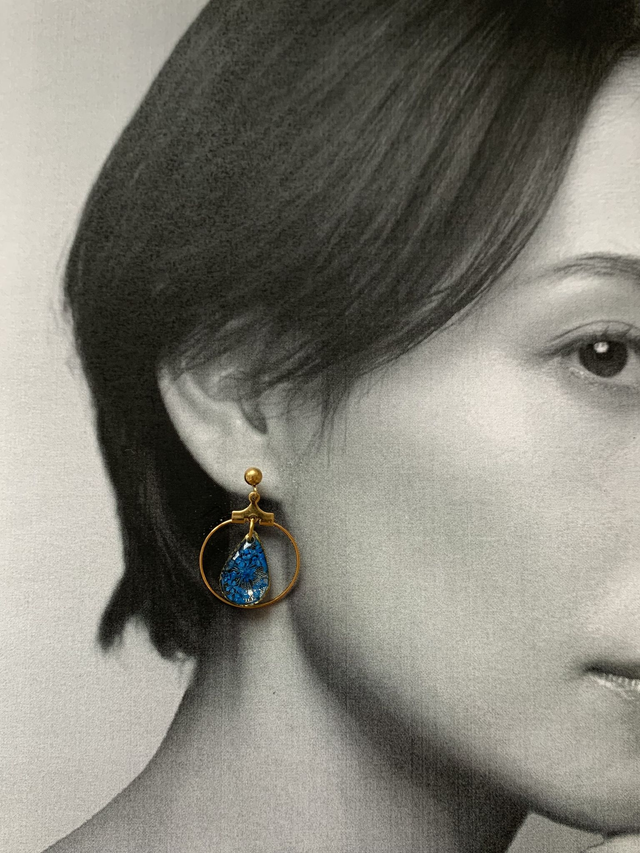 Pièces uniques - Boucles d'oreilles émaillées avec fleurs séchées