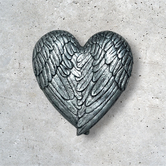 ANGEL WINGS HEART WALL PLAQUE