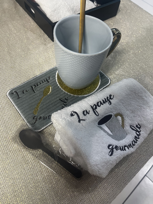 fichier broderie tasse à café - Cadre 10x10 / 12 Formats