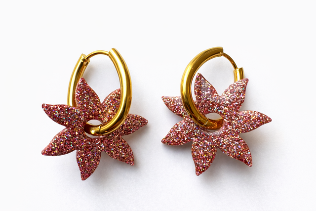 Créoles ovales en Acier inoxydable doré 316 L et Pampilles marron pailleté en résine, légères et solaires